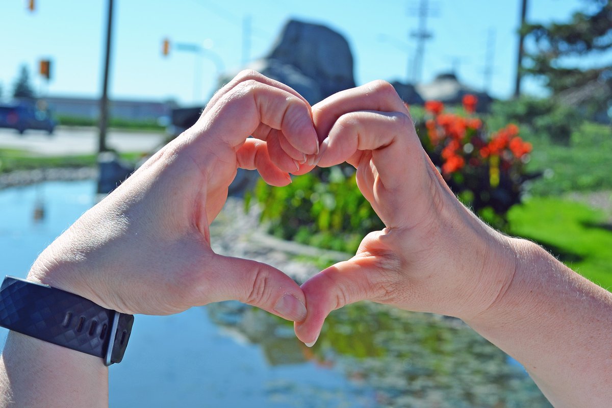 TransplantMB's tweet photo. Michelle shows her heart to thank all Manitobans for their generous nature &amp; registering online! “Taking a few minutes to register today will make things easier for your loved ones in the future.” #WorldGratitudeDay https://t.co/1unwfBdvwT https://t.co/YmLsRFuBgM