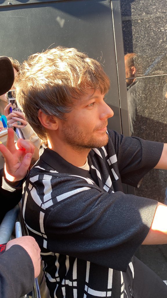 LOUISARCHlVE's tweet photo. ☀️ https://t.co/GE0ITUPsea