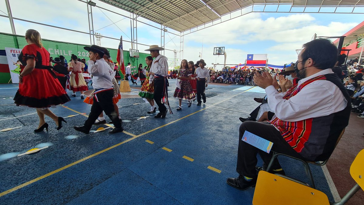 edu__iquique's tweet photo. 🇨🇱 ¡Brindo por el Colegio República de Italia! En estos momentos, el equipo del #SLEPIquique participa del acto de Fiestas Patrias organizado por la comunidad educativa 👏🏻

#Iquique 
#SLEPIquiqueEnTerreno https://t.co/0LqktcqzNn