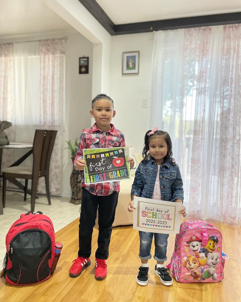 SCDSB_Schools's tweet photo. Drum roll please... 🥁

The winners of the 2022 #SCDSBFirstDay photo contest are Naathan &amp; Paarvatie! 📸 Congratulations! You've won SCDSB belt bags full of school supplies and goodies!

Thank you to everyone who shared their photos this year, we loved them all! 😍

#Celebrate https://t.co/7Nv4NMtxTw