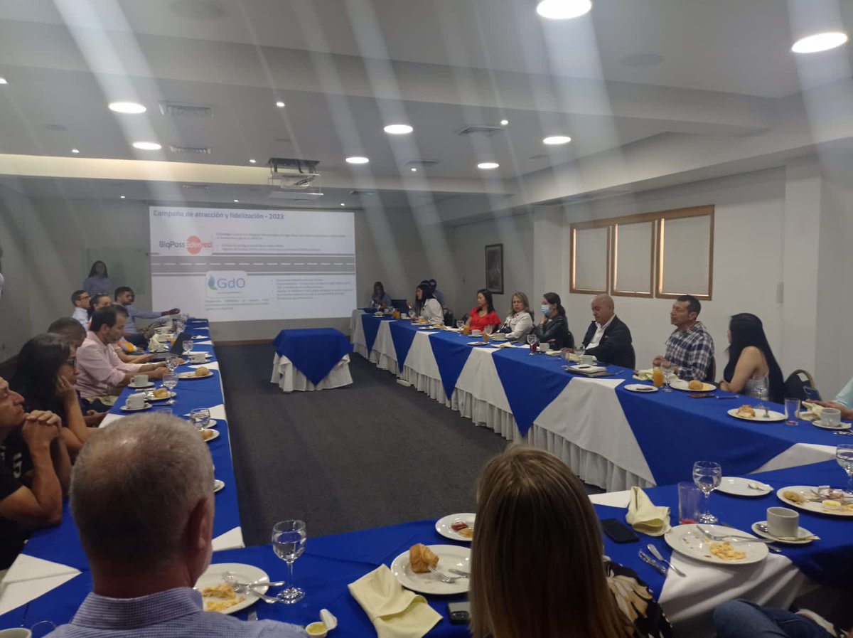 SodicomOficial's tweet photo. Trabajando en #TransicionEnergetica, con nuestro aliado #GasesDeOccidente. El #GNVC cómo oportunidad en esta transición. https://t.co/Eicyc3oTK6