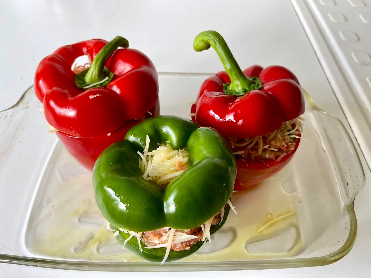 joukesp's tweet photo. #StuffedPepper #MiseEnPlace #CraftBeer #BeerLover #Beer #BeerByPhilippe #NoirDeDottignies
After cooking & eating lunch, your WineSmacker prepared stuffed bell peppers for tomorrow!
Nobody can dispute his right to a fantastic Noir de Dottignies by @bierenderanke!
Delicious beer! https://t.co/nj4mehy1Fi