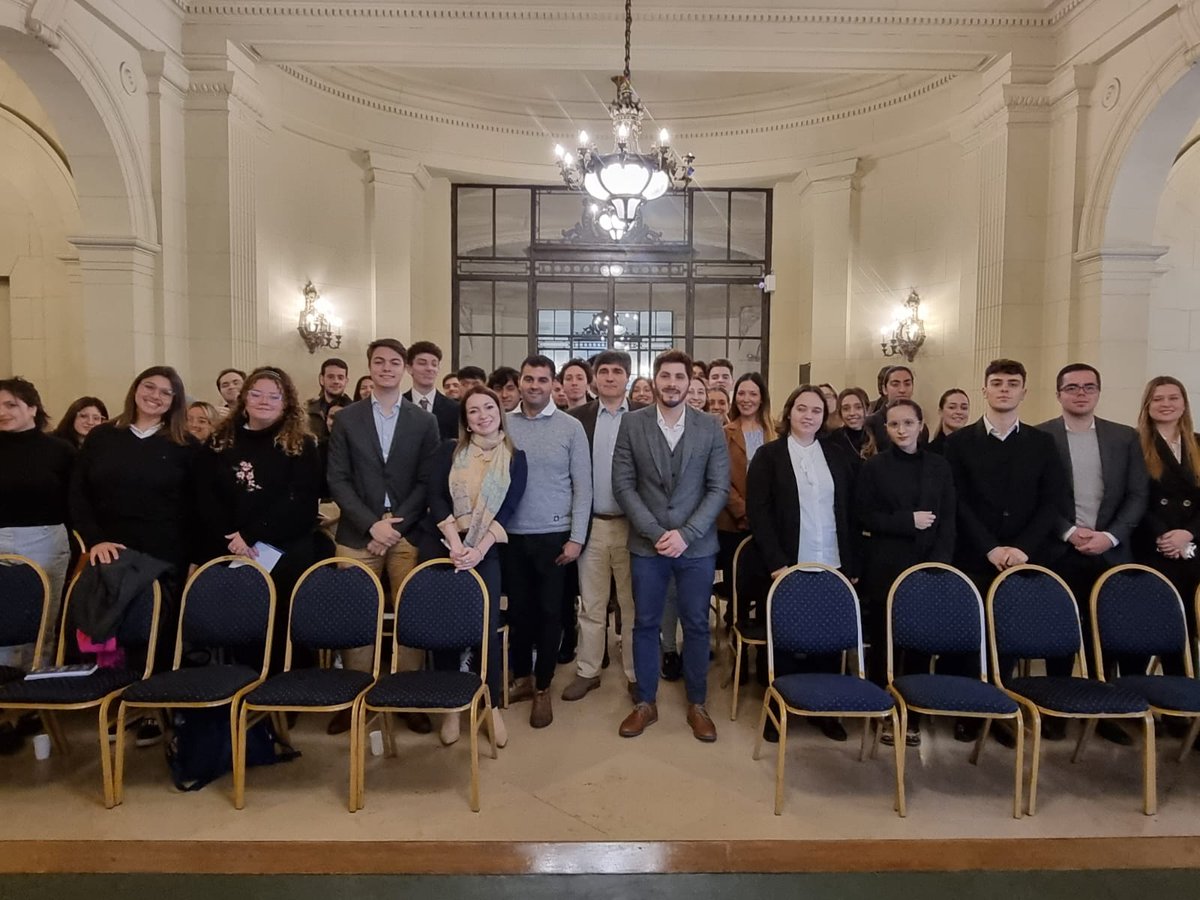 aestevez2009's tweet image. Fundamentos para el análisis de políticas públicas en el Policy Lab de la UADE en la Legislatura de la Ciudad de Buenos Aires, Argentina. Siempre se aprende algo en la interacción con alumnos y colegas. Gracias a @ndcardozo y @NicolasCichocki #policylab @publicpolicy