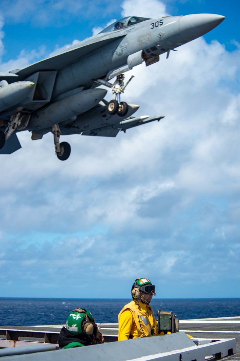USNavy's tweet photo. #USNavy Photos of the Day:
1️⃣ @USSBillings15 and #USSWichita transit Caribbean Sea @NAVSOUS4THFLT
2️⃣ @Gipper_76 #FLTOPS @INDOPACOM
3️⃣ @NavyMCPON all-hands call @NAV_STA_NORFOLK
4️⃣ Sailors from @USSPAULIGNATIUS visit #Swedishnavy ship @USNavyEurope
👉 https://t.co/iM3kObKpzy https://t.co/xPAGZnhGyo