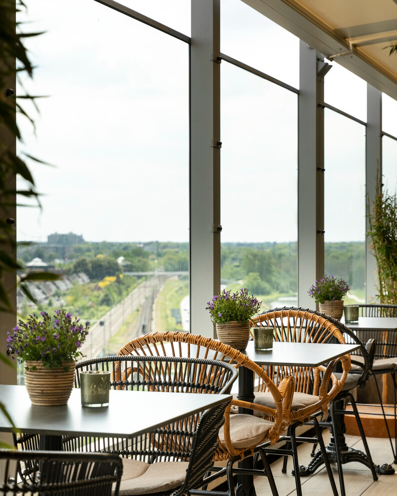 Vivid dining spaces that just make sense. 🤌

📍 The Den, ‘s-Hertogenbosch, a Tribute Portfolio Hotel, Netherlands
