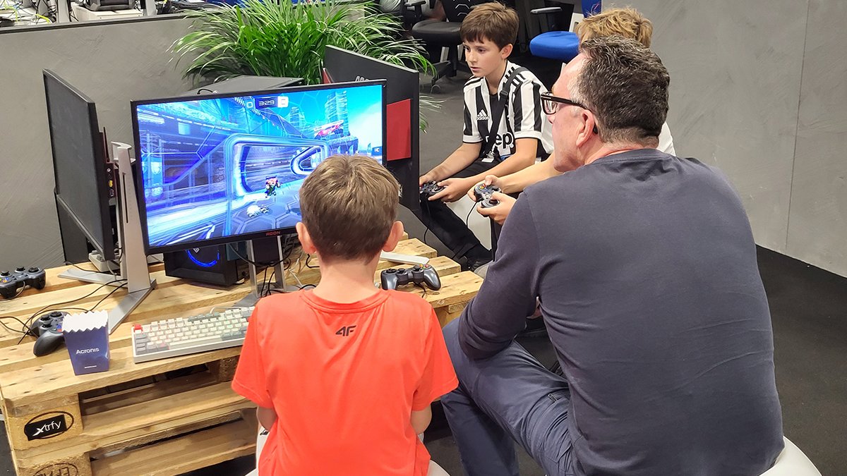 AGONbyAOC's tweet photo. Last week @ifa_berlin allowed us to be part of five days of learning, laughing, cooking... And of course, trying the latest and best gaming hardware together!
#YIFA #IFA2022 https://t.co/jaOAgJnAuv