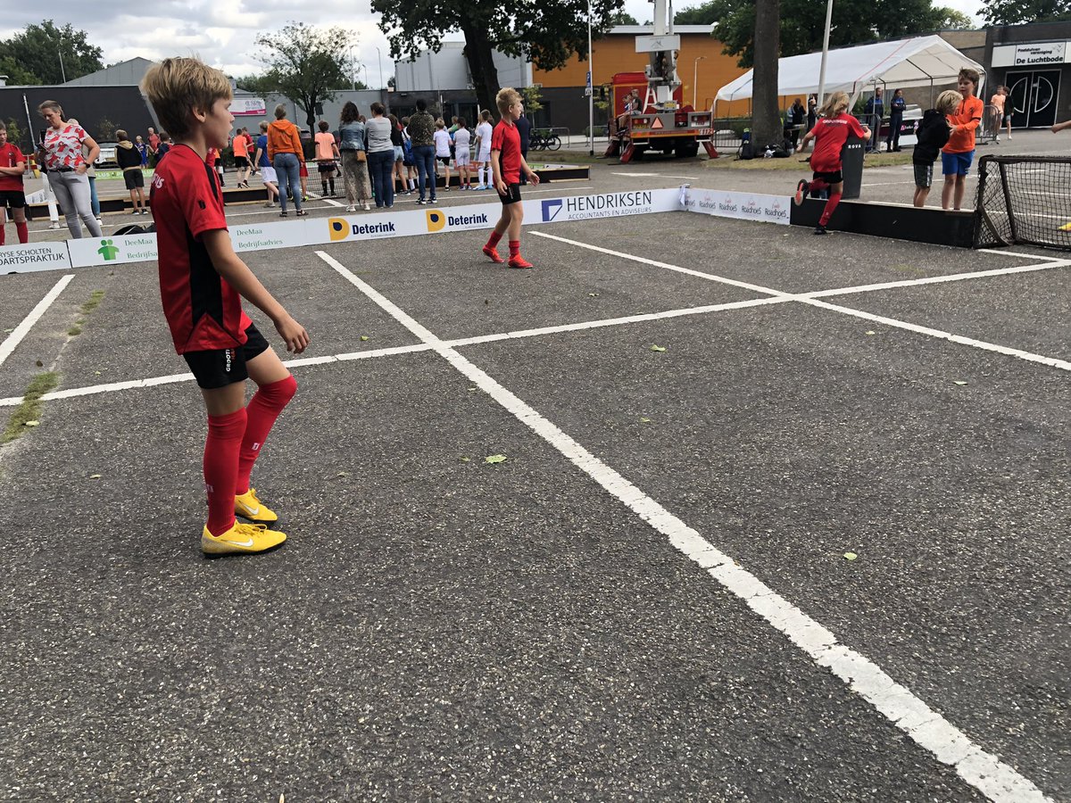 hettieolde's tweet photo. Dank @SchildersReutum voor sponsoring #streetsoccertoernooi #rotary #tubbergen #ootmarsum #sportservicetubbergen https://t.co/Te0fYqOG8M