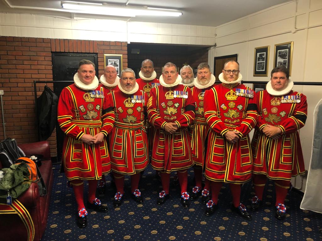 The Yeoman Warder team from last nights Vigil at Westminster Hall.<a href="/beefeater407/">Chris (Linky) Clawson</a> @BeefeaterDave <a href="/spike_abbott/">Ex-Beefeater402</a> @danbensonxix @Beefeaterflo