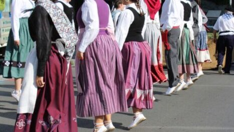 #IRUNEROLABURREAN🎶 🥁 Ikasturte hasierarekin Irungo dantza taldeek euskal dantzetan trebatzeko aukera berria eskaintzen dute

ℹ️ Eraiki eta Kemen dantza taldeek datorren ikasturterako ikastaroen eskaintzaren berri eman dute <a href="/EraikiDantza/">Eraiki Dantza Taldea</a> 

irunero.eus/ikasturte-hasi…

#Irun  #Dantza