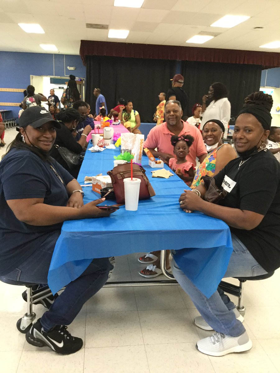 east_mlking's tweet photo. This year EAST students at MLK are helping the Pre-K Grandparents Day by taking photos. #eastatmlking #LRSD_EAST @DrJermallWright @LoringShay @lrsd @dlsmith1221 @EASTinitiative https://t.co/F6ZMDIdb8t