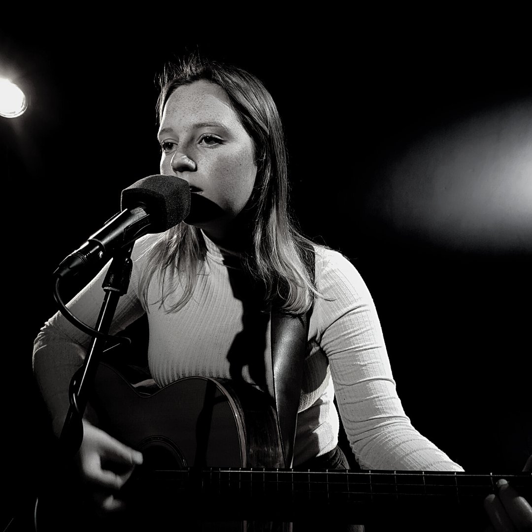 🎙️ APPLY NOW 🎸

Applications are still open for SubSounds EP&amp;LP 2022/23! 🎶

Places are filling up quick so get yours in ASAP ✨👀

🔗: subsounds.ie/application-fo…

#SubSounds #musiccollective #youngmusicians #youtharts #musicgensd