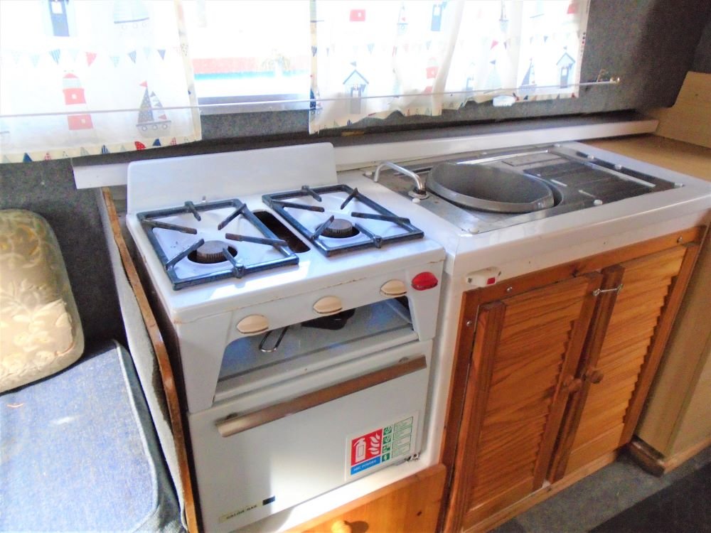 Cute little motor cruiser for sale  abcboatsales.com/boat-sales/the…  #motorcruiser #mon&amp;brec