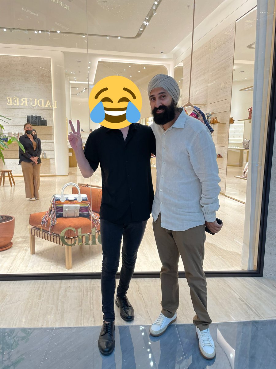 ドバイ旅行中、超偶然にも #Everdome のCMO @richlistgroup と遭遇😳

電話で会議してたのに、神対応で写真撮ってくれた📸

ドバイ旅行1日目にしてテンション上がった😇