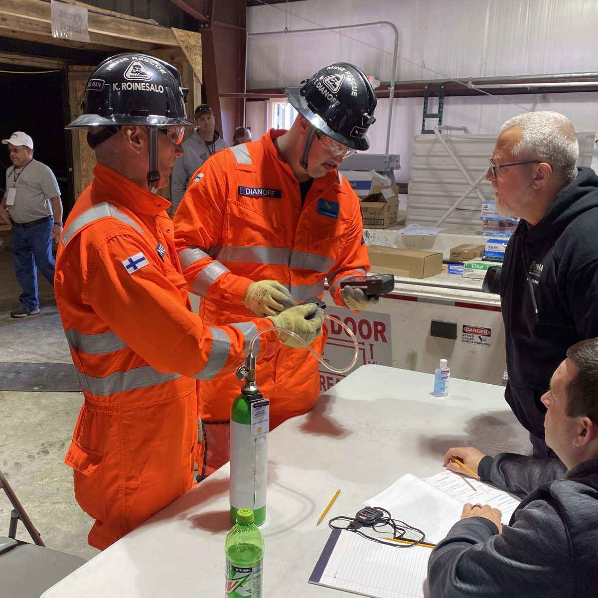 #Kittilänkaivos’n joukkueen kolmas päivä on käynnissä #kaivospelastus´kisassa USA:ssa. Tähän mennessä on ollut mm. maanalainen pelastustehtävä, voimaa, kestävyyttä ja nopeutta vaativa viestikilpailu sekä taitotehtäviä. 💪#kaivosturvallisuus #kaivosteollisuus #IMRC2022 #IMRB