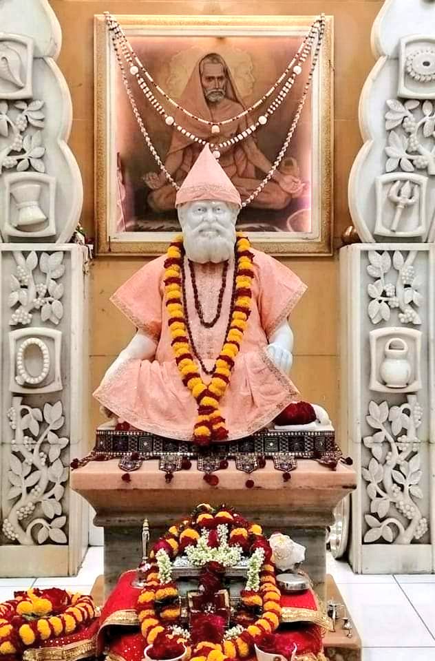 YagnangP's tweet photo. ।।ॐ लोकाः समस्ताः सुखिनो भवन्तु ।।
|| અવધૂત ચિંતન શ્રી ગુરુદેવ દત્ત ||
તા ૧૫/૦૯/૨૦૨૨ ગુરુવાર આજના સંધ્યા દર્શન શ્રી રંગ મંદિર, 
નારેશ્વર.
#RangAvadhootMaharaj
#Dattatreya #ThursdayBliss #BlessedAndGrateful #Nareshwar #PositiveEnergy #BlessAll https://t.co/u68BWqFuz4