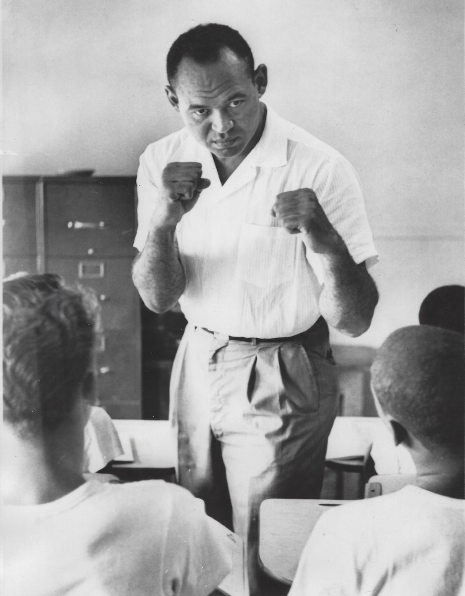 LeannaScachetti's tweet photo. Saturday Norvel Lee's life will be permanently honored in his birthplace. This #Olympian, #Veteran, #TuskegeeAirman, mentor, husband, father will get a historical marker in #BotetourtCounty https://t.co/bbBU41HT5n