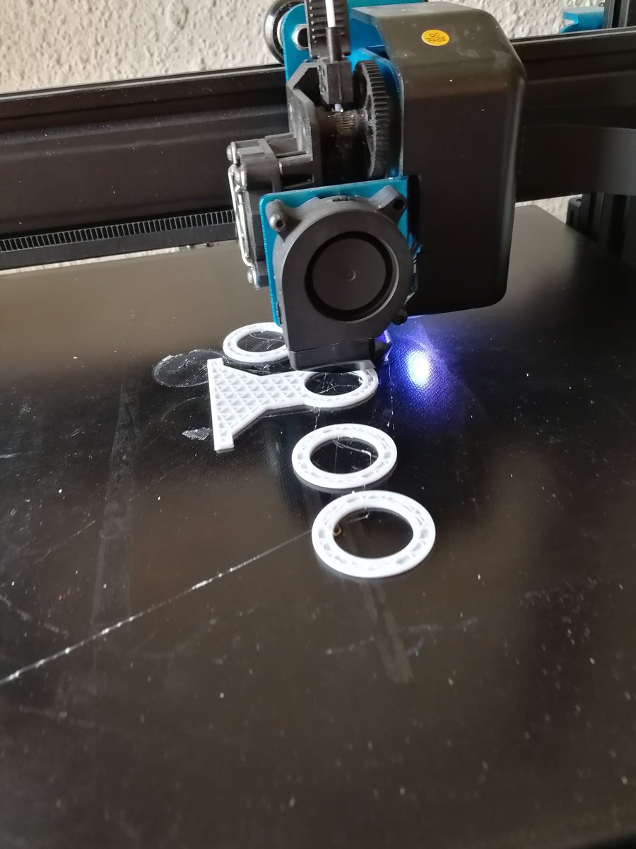 PAUSAFE2's tweet photo. Creating things by myself to save money and invest in bitcoin.
#3Dprinting #courtain #Bitcoin https://t.co/Liuu21sHz7