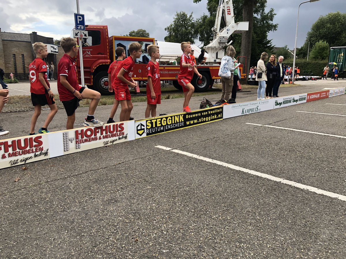 hettieolde's tweet photo. Dank @StegginkBouw voor sponsoring #streetsoccertoernooi #rotary #tubbergen #ootmarsum #sportservicetubbergen https://t.co/nybMk3j4Sl