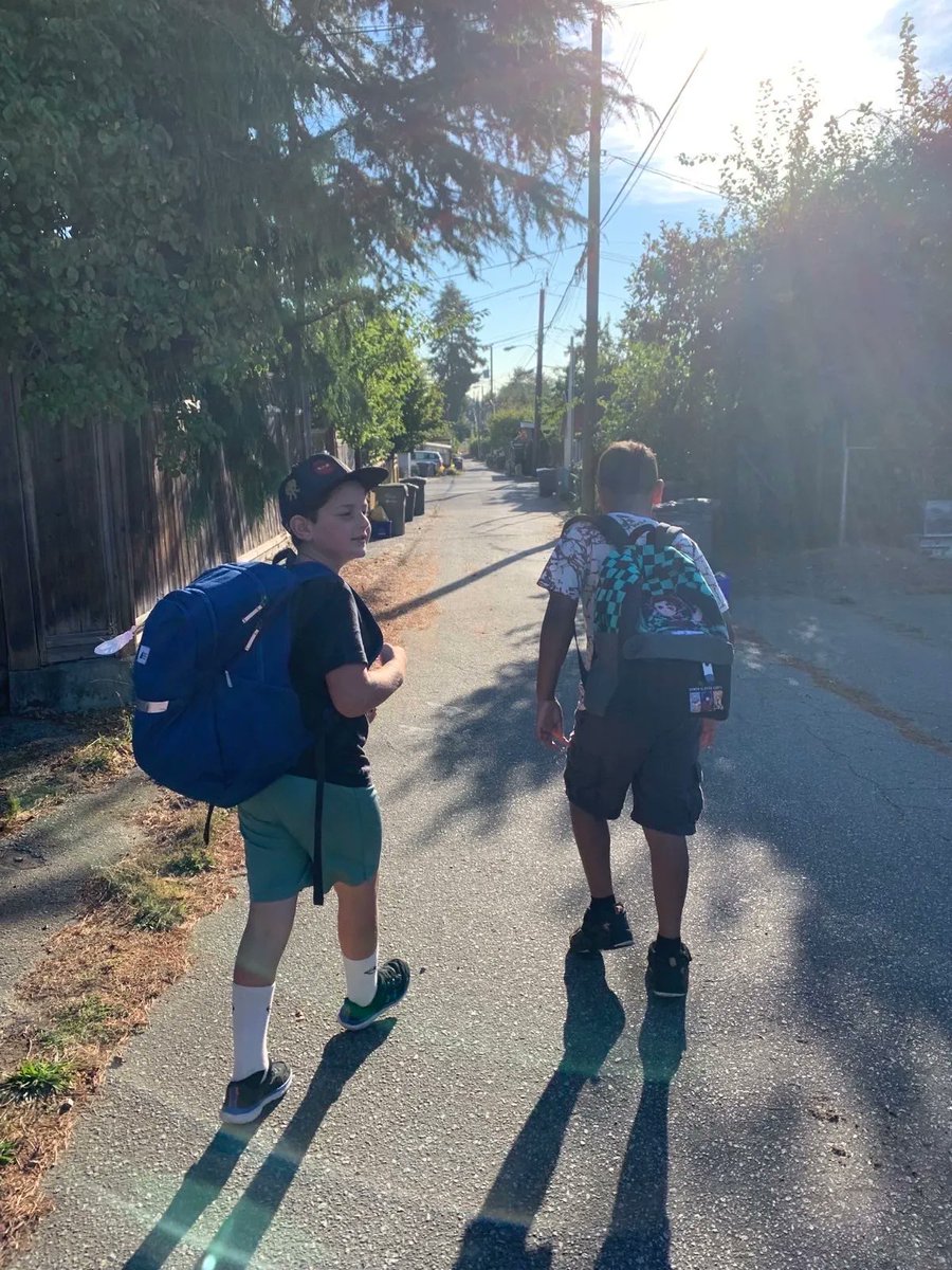 walking to school with friends &amp; neighbours - <a href="/christineeboyle/">Christine Boyle</a> walks with her kid &amp; a friend’s kid to school every morning - when we have #neighbourhoodschools we build community #vanpoli #bced #39reasons why I care about school district 39