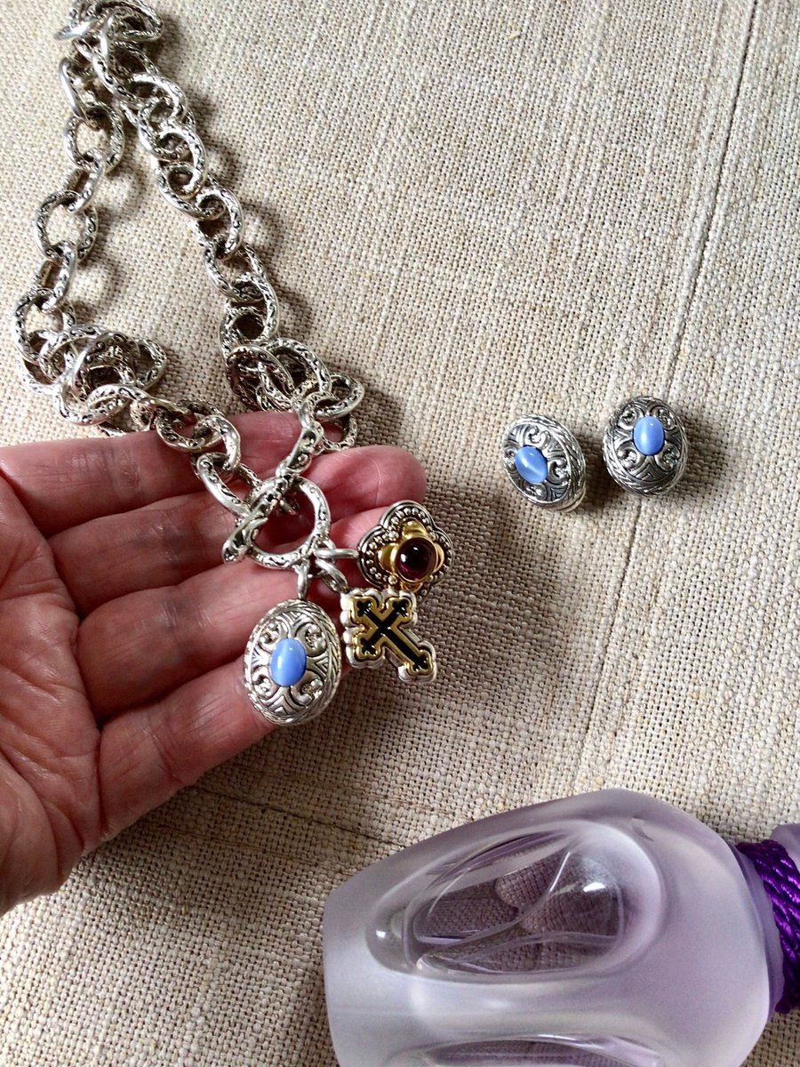 jarmgirl's tweet photo. Really love this, from the Etsy shop BrocanteAttic. https://t.co/yoPEYALaw4 #etsy #silvertonechain #multicharmnecklace #chunkychain #togglechain #necklaceearrings #premierdesigns #chunkynecklace #togglenecklace #charmnecklace https://t.co/ZLh7CG4vEL
