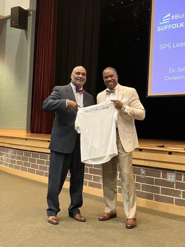 drjbg3's tweet photo. Thank you to all of our employees for going the extra mile during our first days of school! A special thank you to Mrs. Williford, Mr. Wagoner, and Dr. Brown for assisting all over the school division for whatever was needed. This is why they #BuildTheBestSPS #TeamSuffolk https://t.co/RyTe5B4CE4