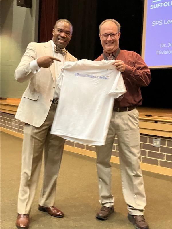 drjbg3's tweet photo. Thank you to all of our employees for going the extra mile during our first days of school! A special thank you to Mrs. Williford, Mr. Wagoner, and Dr. Brown for assisting all over the school division for whatever was needed. This is why they #BuildTheBestSPS #TeamSuffolk https://t.co/RyTe5B4CE4
