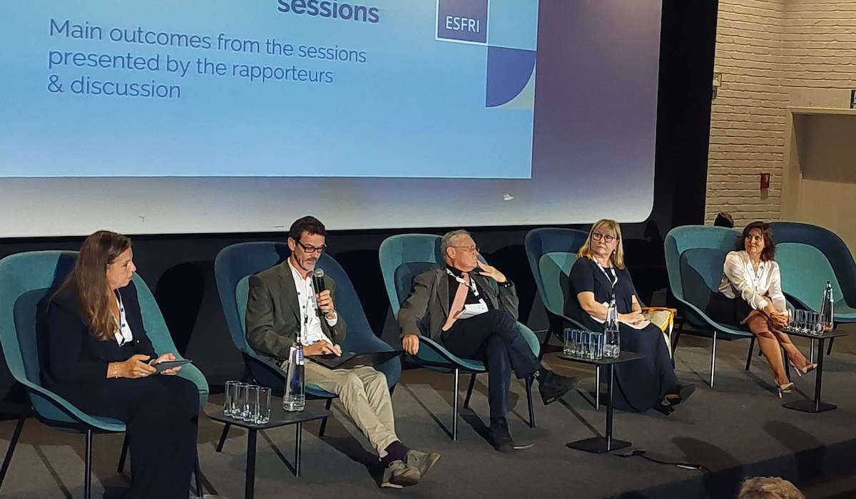 ESFRI_eu's tweet image. (1/2) Feedback from #Energy Parallel Session by Michael Ryan:
#ResearchInfrastructures and #TechnologyInfrastructures are both needed to test hydrogen production in different environments
#ESFRIStakeholders