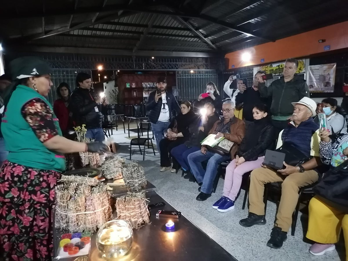 fonturcol's tweet photo. #AEstaHora se está realizando misión exploratoria de empresarios del sector gastronómico del Departamento de Caldas en las principales plazas de mercado en Bogotá, con el fin de generar conocimiento de las buenas practicas de comercialización y exhibición del sector gastronómico. https://t.co/SzUYrzQuX4