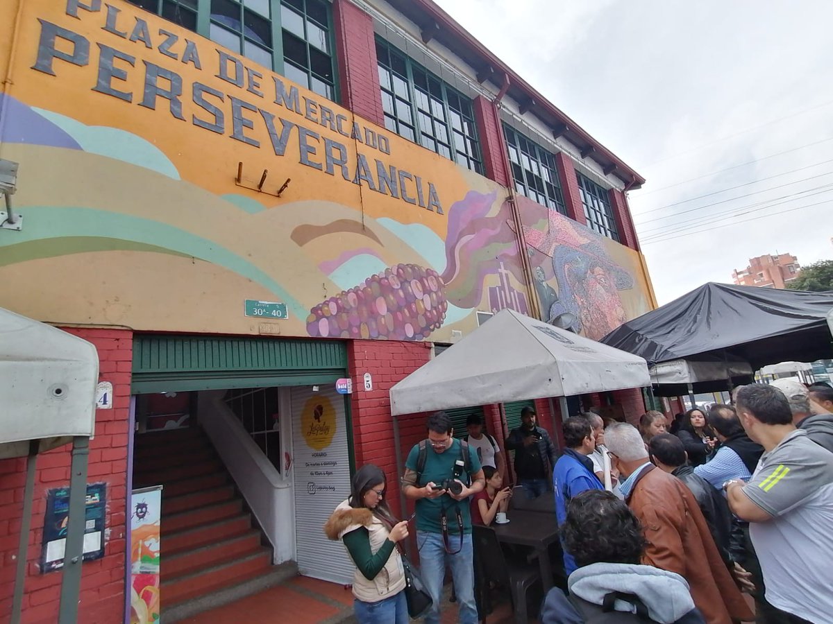 fonturcol's tweet photo. #AEstaHora se está realizando misión exploratoria de empresarios del sector gastronómico del Departamento de Caldas en las principales plazas de mercado en Bogotá, con el fin de generar conocimiento de las buenas practicas de comercialización y exhibición del sector gastronómico. https://t.co/SzUYrzQuX4