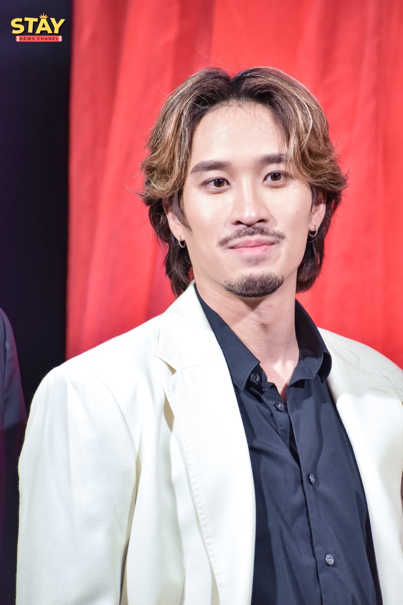 staynewsth's tweet photo. โอม - เฟย - แจนเฮ นักแสดงจากค่าย GMMTV ร่วมเดินพรมแดงในงานรอบปฐมทัศน์ละครละครเวทีเรื่อง ลิขิตรักชิงบัลลังก์ 

#ลิขิตรักชิงบัลลังก์
#ohmpawat
#foeifoeii​ 
#แจนเฮ https://t.co/lmPFqJV3Xa