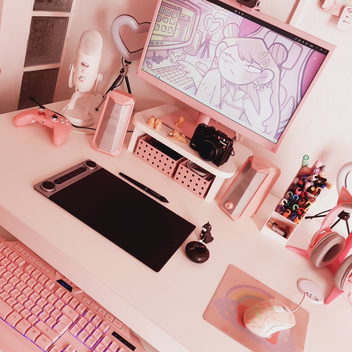 bebepine's tweet photo. ⭐Hice una colaboración con @HuionEspanol 🌸 Donde hice un speedpaint de mi SetUp con la #inspiroydial2 
Es un video con unboxing y hablamos de cositas  🌸
. . . . . . . . . . . . 
#huion #huioninspiroydial2 #bebepine https://t.co/GWnboi8WoB