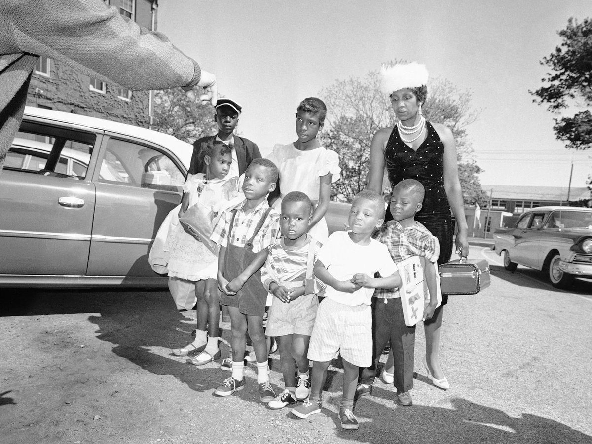 bonitafrobum's tweet photo. What's going on right now on Martha's Vineyard, where migrants from TX were unceremoniously dropped off with no resources, has happened before. 

In 1962, Southern segregationists sent 200 Southern Blacks to the North with the promise of jobs. Some landed in Hyannis, MA. https://t.co/jkazwUZASM
