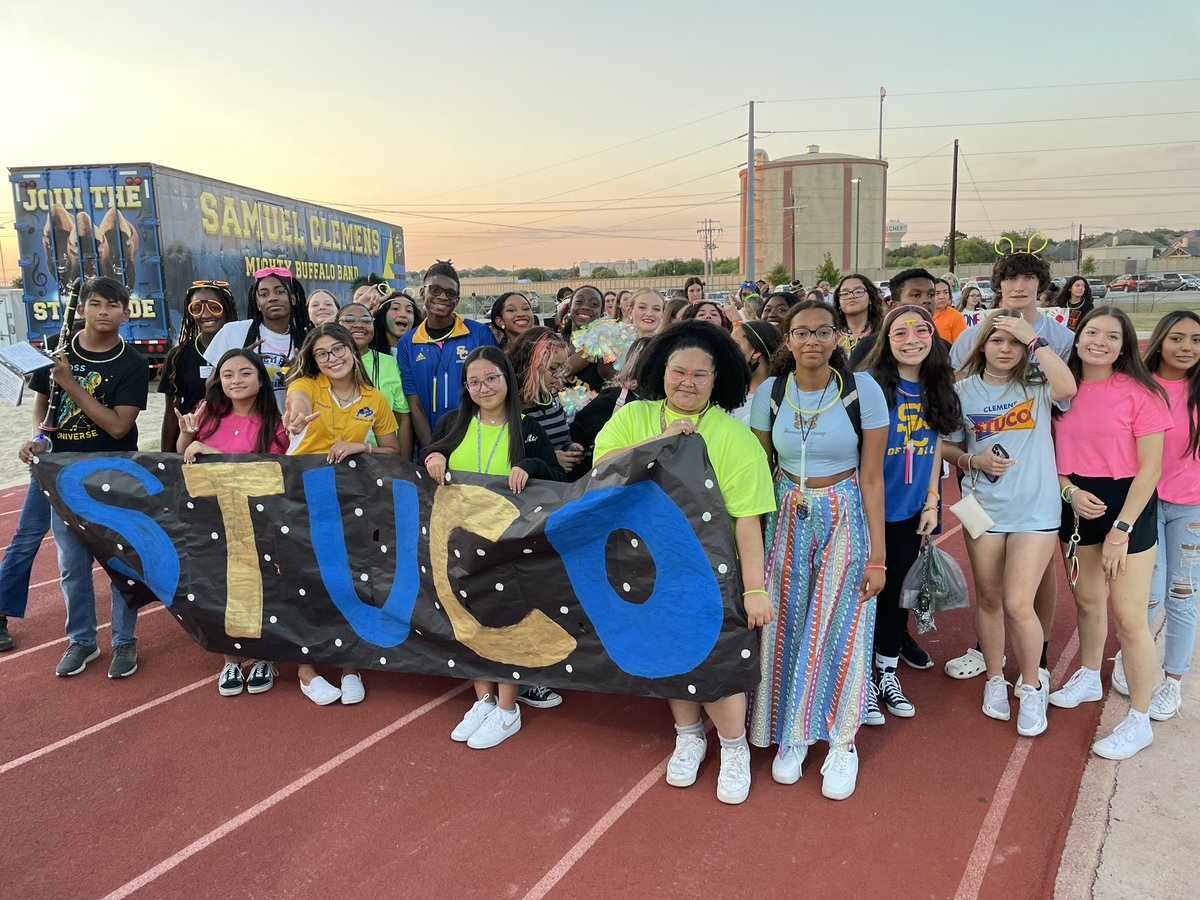 SC_StuCouncil's tweet photo. StuCo having fun at Light Up the Night! @SamuelClemensHS https://t.co/GH9REOuIjl