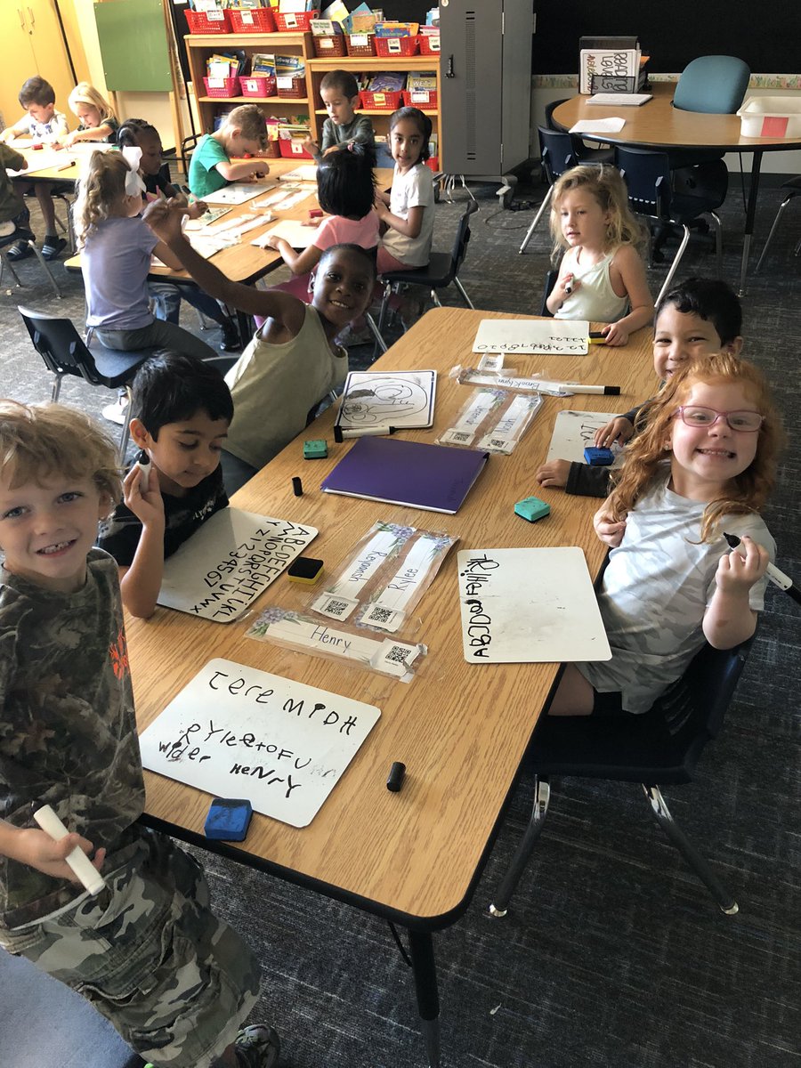 um_BARELA's tweet photo. Practicing writing our letters, sight words, and our friends names during phonics work! Love these smiling faces! #FISDmadetoshine @OgleElem @OgleKinder https://t.co/st6RmehOLm