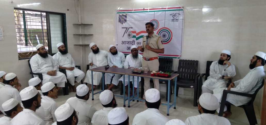 RatnagiriPolice's tweet photo. #ehSAS या उपक्रमांतर्गत अलोरे येथील मदरसा तजवुल कुरान येथे सायबर क्राईम, ऑनलाईन शॉपिंग, ऑनलाईन लॉटरी, ऑनलाईन फसवणूक बाबत अलोरे पोलीसांमार्फत जनजागृती करण्यात आली. @DGPMaharashtra #CyberAwareness #Alore #Ratnagiri #RatnagiriPolice https://t.co/um5kwPZmx0