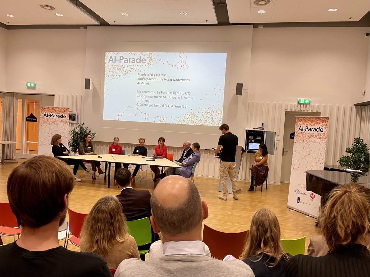 Lancering van de AI Parade in de ⁦<a href="/stadkamer/">Stadkamer</a>⁩ start na een warm welkom ⁦van directeur Astrid Vrolijk met een rondetafelgesprek over de waarden van kunstmatige intelligentie. ⁦<a href="/NLAICoalitie/">Nederlandse AI Coalitie (NL AIC)</a>⁩ ⁦<a href="/KB_Nederland/">KB Nederland</a>⁩ ⁦<a href="/MinBZK/">Ministerie van BZK</a>⁩