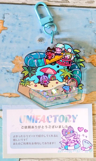 ユニファクトリーさん()のグリッダーオイルアクキーが届いたので中にオイル入れた!ホロフレークが砂みたいにオイルでサラサラ流れてかなり綺麗そしていつも創作キャラ描いてくださってありがとうございます 