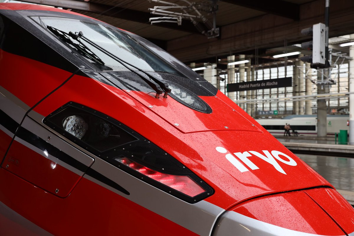 CotoMarin's tweet photo. Una nueva compañía ferroviaria se suma a la liberalización de la red ferroviaria española, se llama @iryo_eu. En noviembre comienzan operaciones entre #Madrid y #Barcelonay cubrirán toda la red de alga velocidad de @Adif_es 🇪🇸 #Andalucía en marzo 2023. Fotos para @El_Plural. https://t.co/42Zmfd0sYY