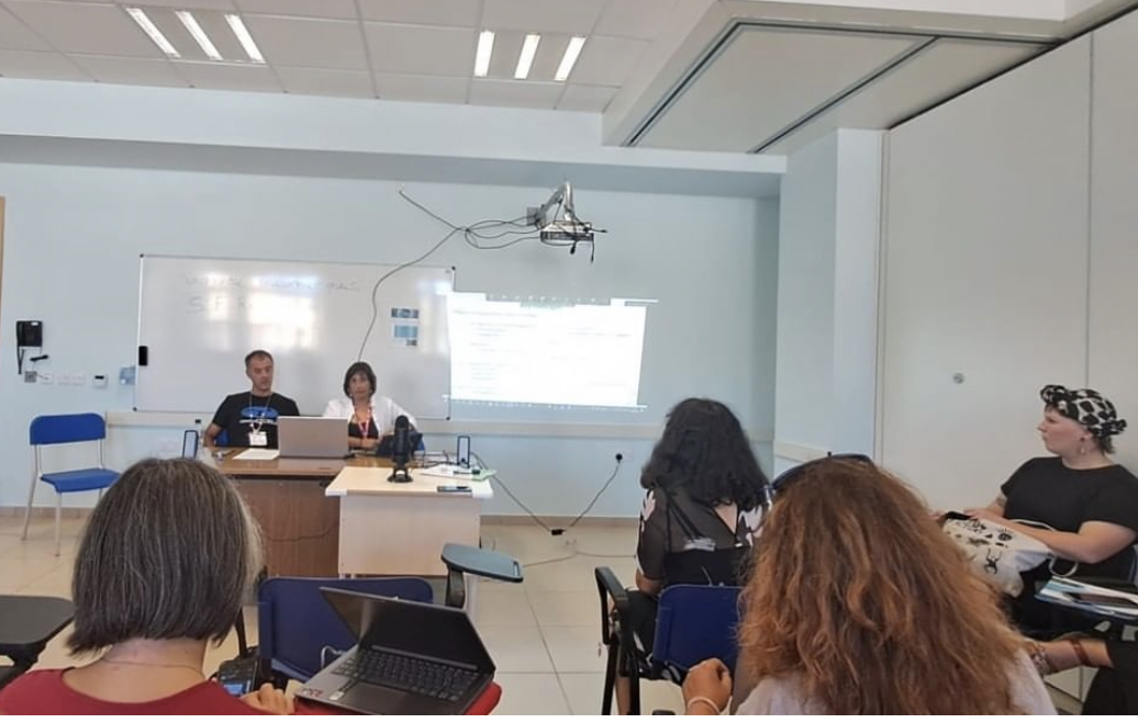 Opp72Pesca's tweet photo. Manuela Leal, presidenta de OPP72 ha estado presente estos días en el 4º Congreso Mundial de Pesca de Pequeña Escala, celebrado en #Malta 🇲🇹.

Nuestra presidenta intervino con una ponencia en la que expuso algunos de los retos que tiene la pesca artesanal en la actualidad. https://t.co/50sWJhZGDc