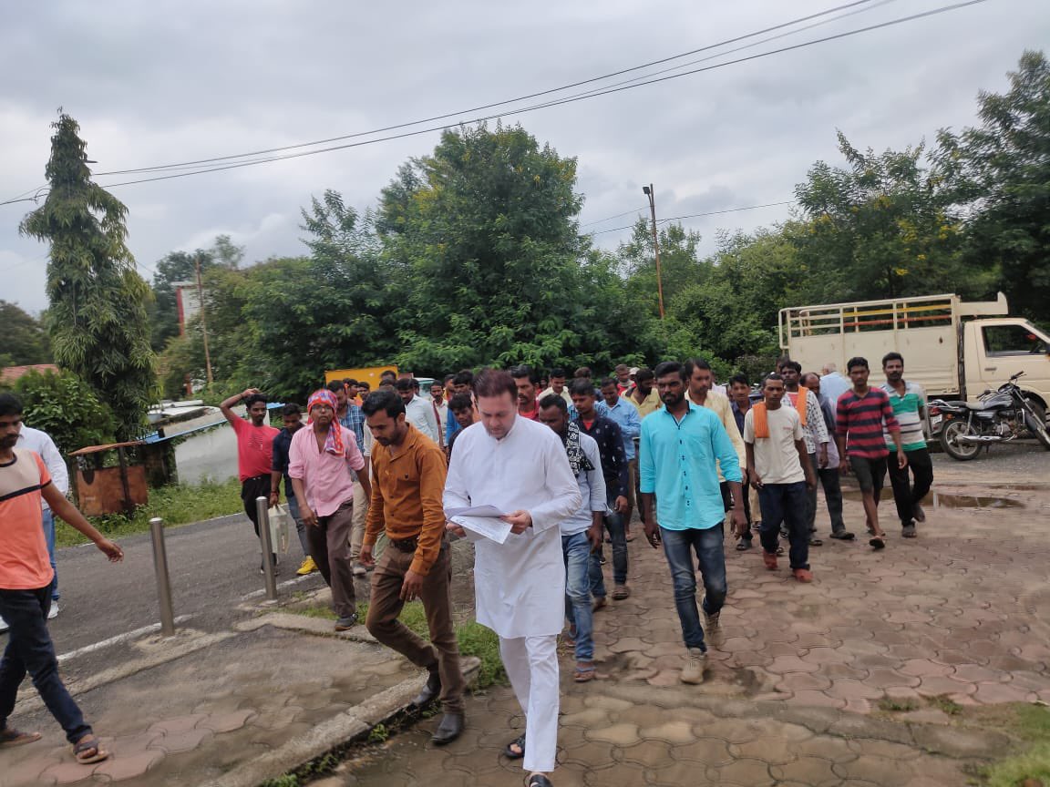 BisenVishal's tweet photo. आज वैनगंगा मज़दूर यूनियन द्वारा मप्र के शहरी क्षेत्र में रोज़गार गारंटी योजना लागू किए जाने को लेकर मुख्यमंत्री महोदय के नाम से जिला कलेक्टर को ज्ञापन प्रेषित किया है। शहरी क्षेत्र में रोज़गार गारंटी लागू होने तक यूनियन इस विषय पर संपूर्ण मप्र में अभियान चलायेगा। @WGMUMP https://t.co/YVjj9PvqdF