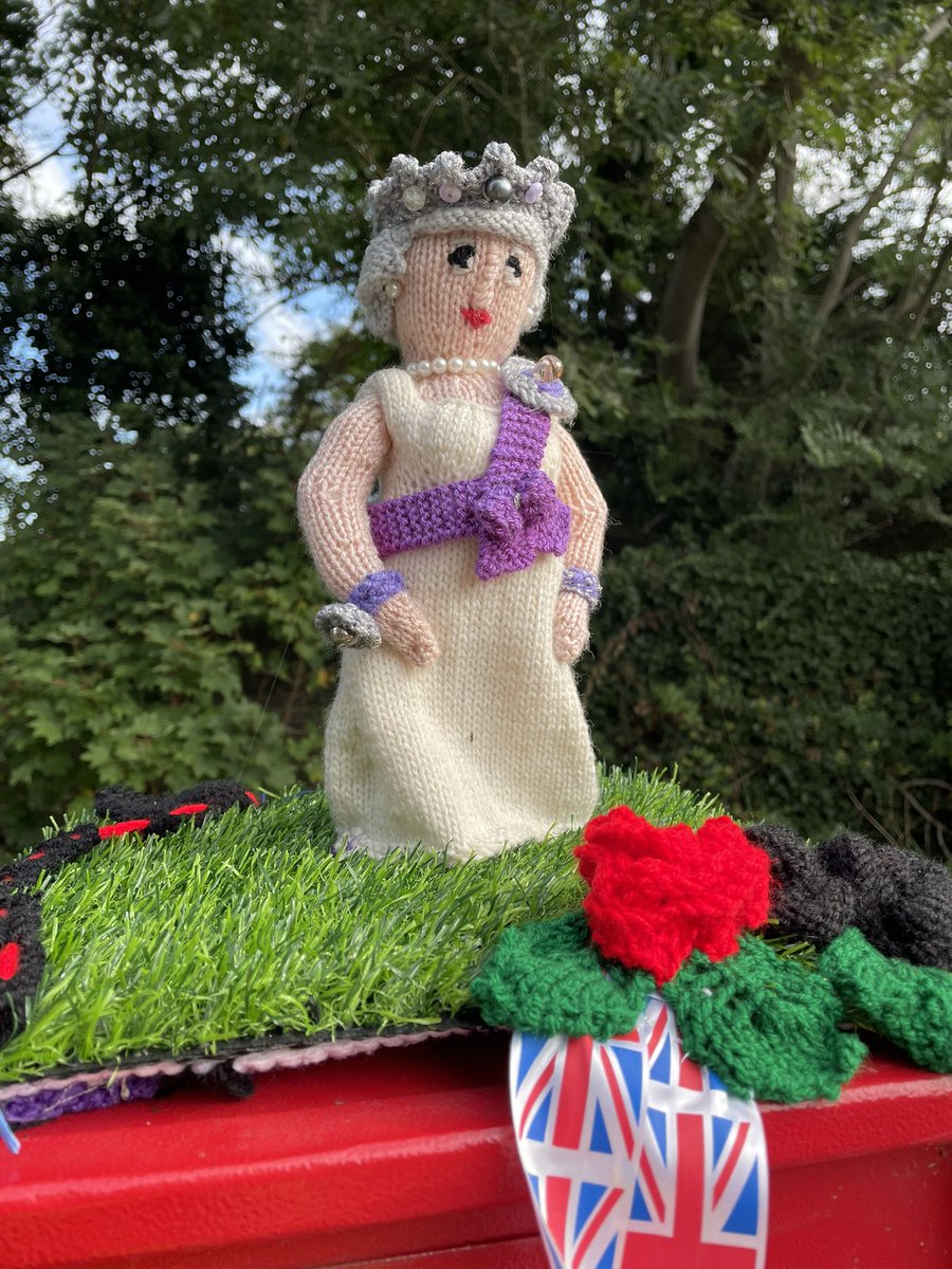 dk6910's tweet photo. @bbcsoutheast kings gate in Thanet Kent #QueueForTheQueen #QueenElizabethII #BBCBreakfast https://t.co/aB0QiJ0SoB