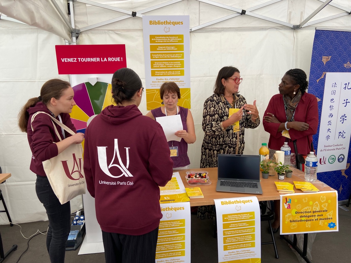 UPCite_Bib's tweet photo. #JAVA2022, ça commence aujourd'hui ! 🎉
Sur le campus des #GrandsMoulins d'@univ_paris_cite, venez tourner la roue et répondre à nos questions pour tenter de remporter des cadeaux ! 🎁 https://t.co/frXPAgfxvf