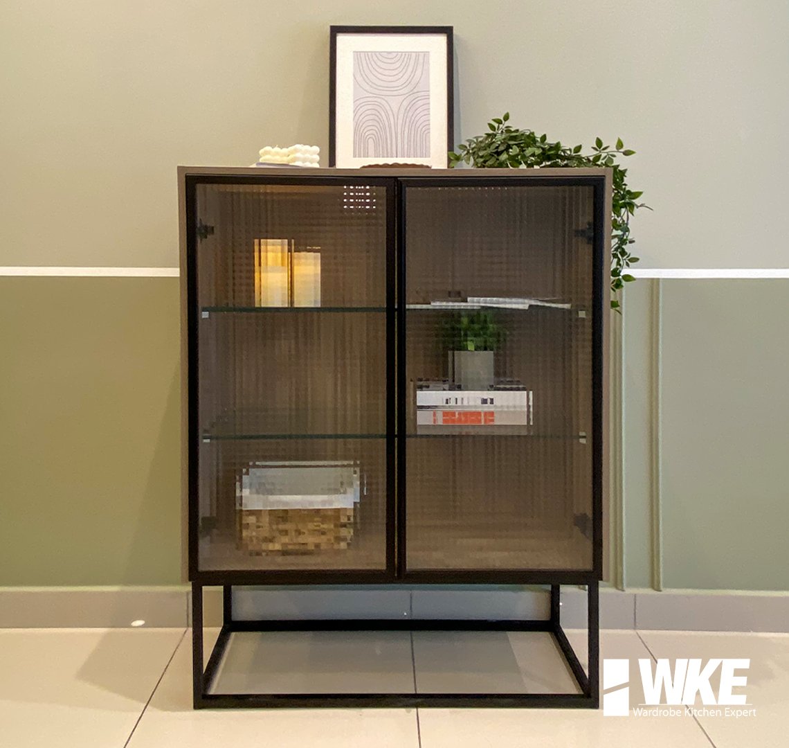 WardrobeKitchen's tweet photo. 𝗧𝗲𝗹𝗮𝗶𝗼 𝗗𝗶𝘀𝗽𝗹𝗮𝘆 𝗖𝗮𝗯𝗶𝗻𝗲𝘁
The unique combination of melamine, steel and reeded glass will easily enhance the charm of your existing home decor and other furniture.

#displaycabinet #furnituredesign https://t.co/cqIrRD4pYw