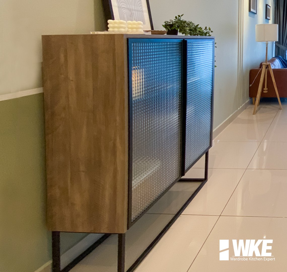 WardrobeKitchen's tweet photo. 𝗧𝗲𝗹𝗮𝗶𝗼 𝗗𝗶𝘀𝗽𝗹𝗮𝘆 𝗖𝗮𝗯𝗶𝗻𝗲𝘁
The unique combination of melamine, steel and reeded glass will easily enhance the charm of your existing home decor and other furniture.

#displaycabinet #furnituredesign https://t.co/cqIrRD4pYw