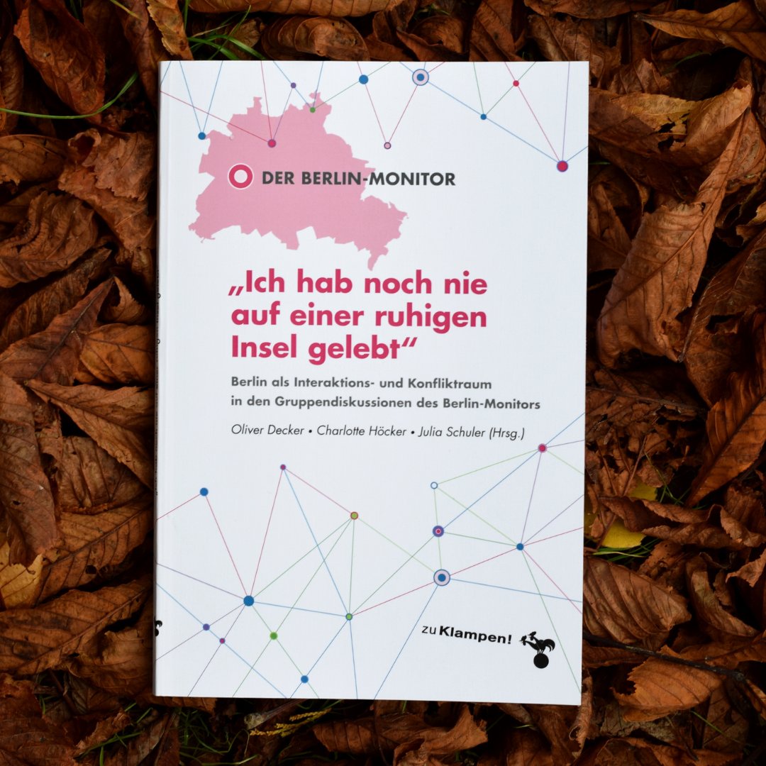 zuKlampenVerlag's tweet photo. Seit 2018 befragt der »Berlin-Monitor« #Berlinerinnen und #Berliner zu ihren Erfahrungen in der Hauptstadt. Im #BerlinMonitor 2020 werden die Ergebnisse einer Gruppendiskussionsstudie vorgestellt.
📚: https://t.co/c9rsqhxp9w https://t.co/oRQyImJzC9