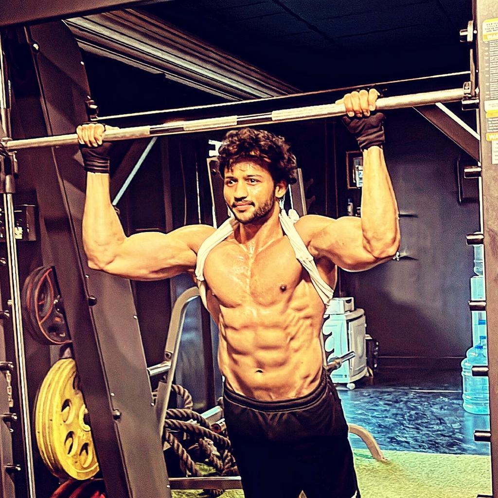 Actoraadarsh's tweet photo. If there's one thing I'm willing to bet on, it's myself. #actor #teluguactor #actoraadarsh #actoraadarshofficial #Twitter #teluguactor #handsome #hero #Tollywood #gym #fitness https://t.co/NI7Sb0OY4v