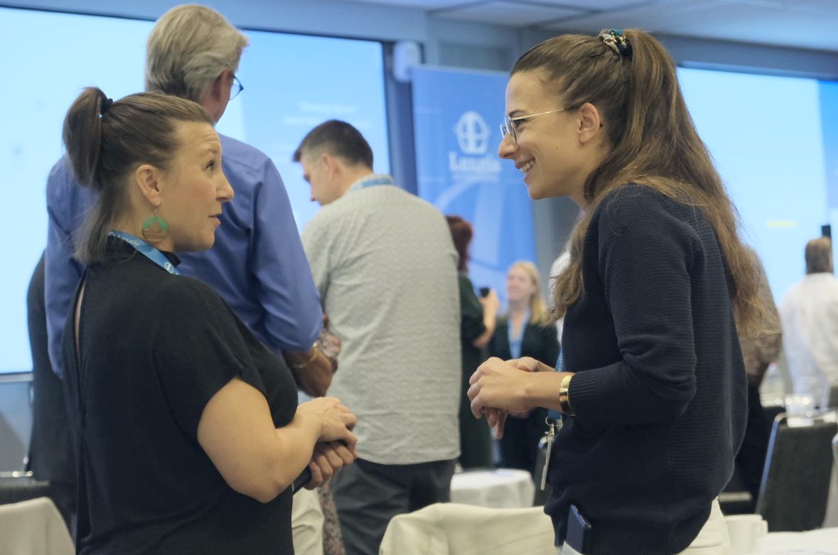 Luxatia_intl's tweet photo. Are you ready to exchange business cards & form new relationships? Take a look at scenes from our signature “Breaking the Ice” speed #networkingsession at today`s 7th Innovative Learning Spaces Hybrid Summit! #LearningSpace2022 #Edtech #LearningSpaces #EducationSummit #Networking https://t.co/gaBfq9Vz18