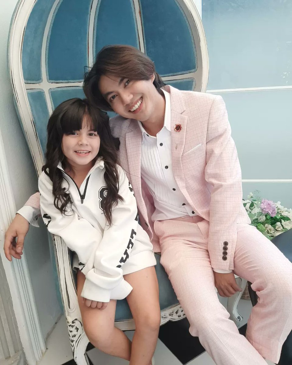 Monpapha2's tweet photo. ฝากติดตาม MV เพลงอุอิอิ เพลงใหม่ของพี่มาวิน ด้วยนะคะ🥰 https://t.co/iX6id67mUW