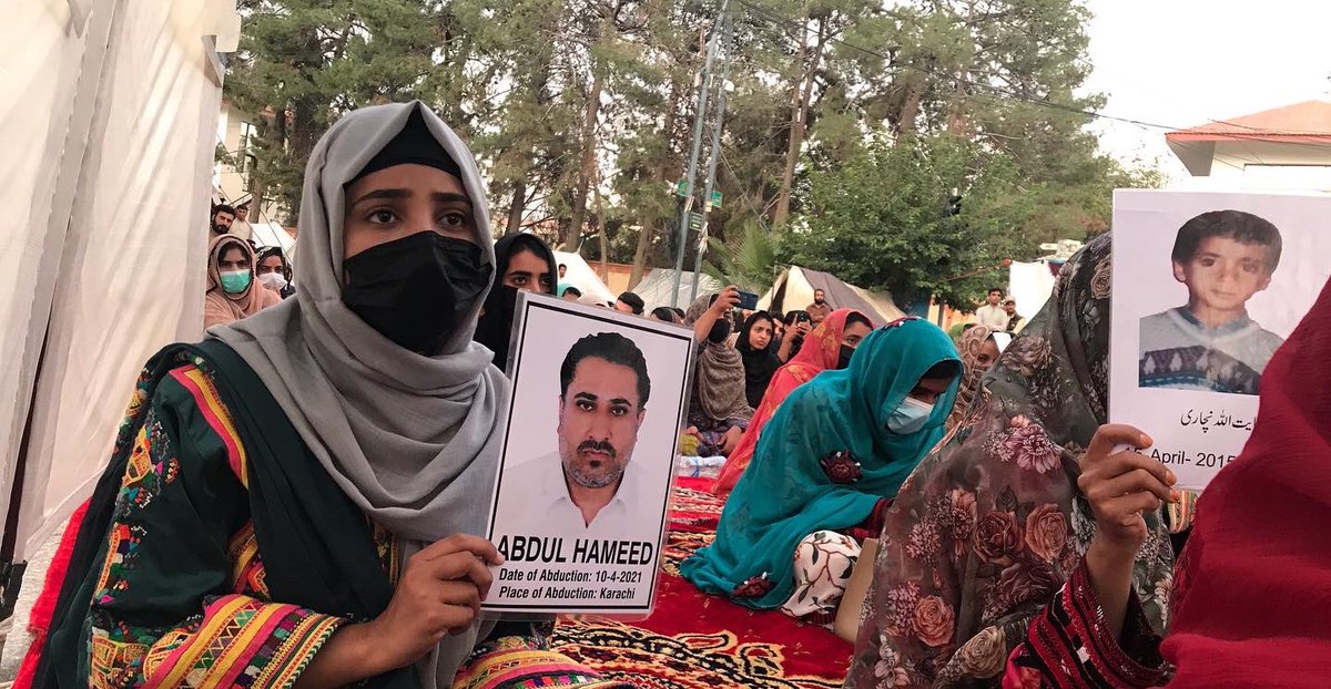 saeeda_hameed's tweet photo. جناب @RanaSanaullahPK صاحب بحیثیت ایک بیٹی آپکو ہر دوسرے دن یاد دلاؤں گی کہ اپ نے ہمیں یقین دہانی کرانی تھی کہ میرے والد عبدالحمید زہری سیمت تمام لاپتہ افراد کو منظر عام پر لایا جائے گا کل ہی کہ دن مہر گل مری کی والدہ سات سال انتظار کا دکھ لیے اس دنیا کو خیر آباد کہہ کر چلی گئی https://t.co/aVvDJU6Ys2