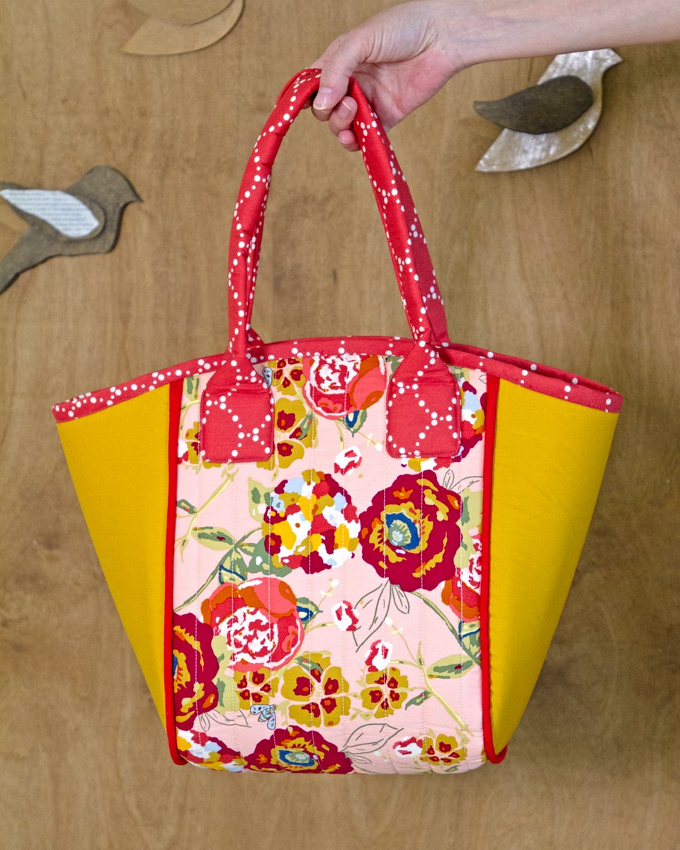 ArtGalleryFab's tweet photo. A cute tote or purse is always in style, especially made up in rich and vibrant botanicals💐. Check out these projects and many more in our Garden of Opulence Lookbook. https://t.co/djtCLDkB9e
#AGFGardenofOpulence #barij #AGFSeasonofTribute #handmadebags #bagmakersofinstagram https://t.co/KvDsJhf7OM
